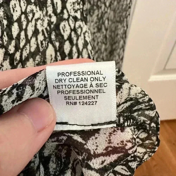 MISA Los Angeles Giana Smock Neck Top In Black White Snake Medium - Picture 8 of 13